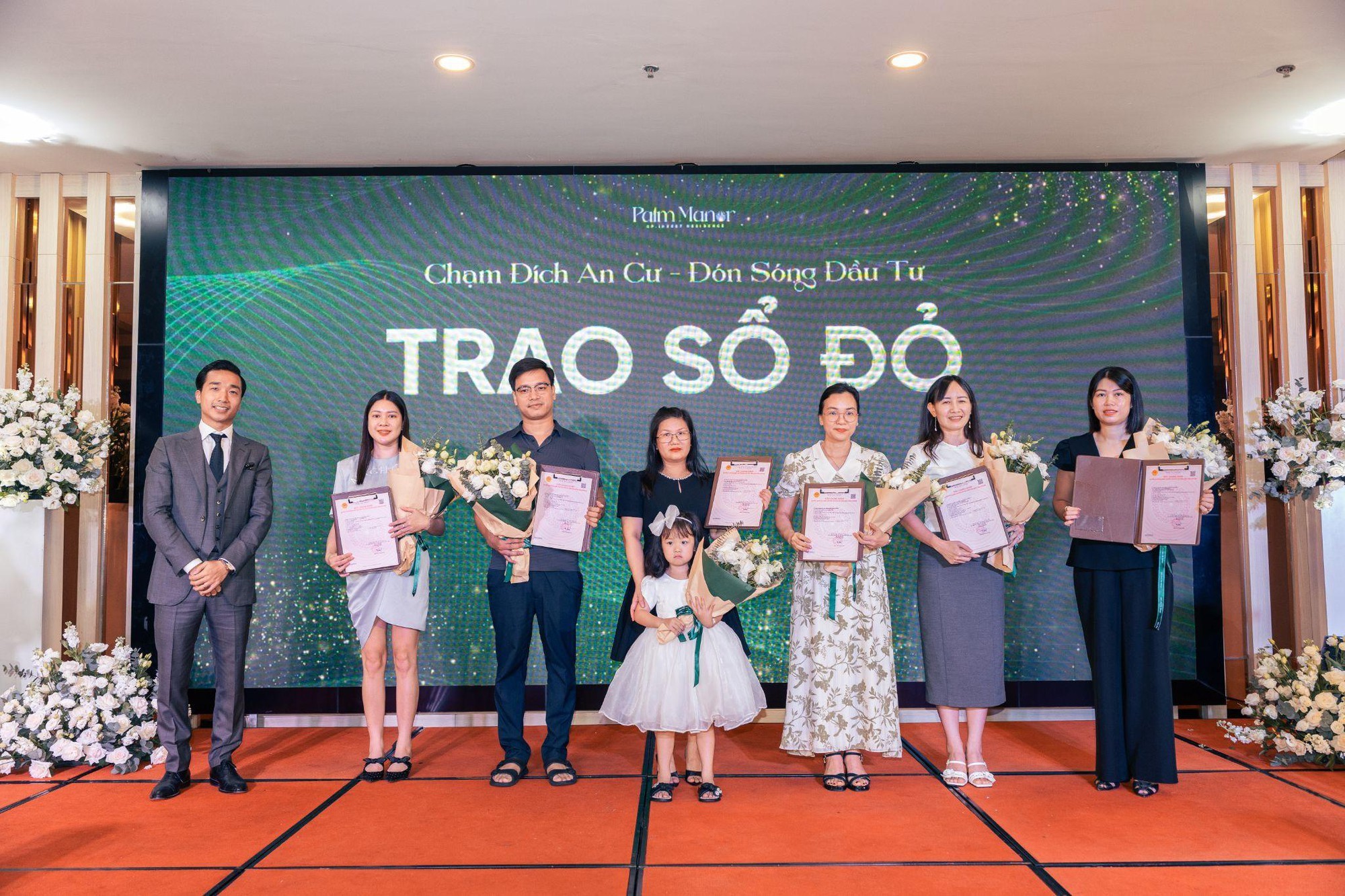 Cư dân Palm Manor nhận sổ đỏ, minh chứng pháp lý minh bạch cho dự án bất động sản tại Phú Thọ