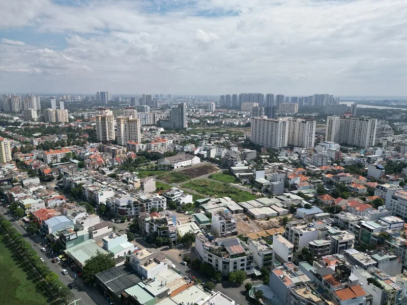 Ngân hàng đã “bơm” hơn 4 triệu tỷ đồng vào thị trường bất động sản: Diễn biến và Thách thức 2025