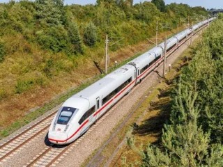 Vingroup Đề Nghị Đồng Nai Hỗ Trợ Khảo Sát Dự Án Đường Sắt Tốc Độ Cao 350km/h