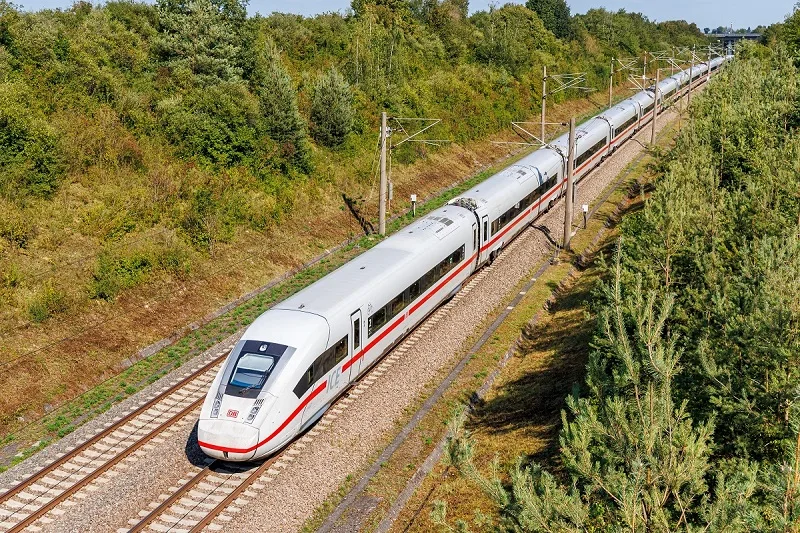 Vingroup Đề Nghị Đồng Nai Hỗ Trợ Khảo Sát Dự Án Đường Sắt Tốc Độ Cao 350km/h