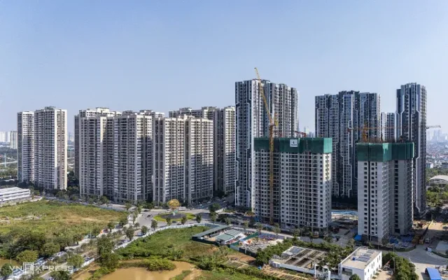 Giá Nhà và Lãi Suất Tăng: Nhà Đầu Tư Dừng Xuống Tiền?