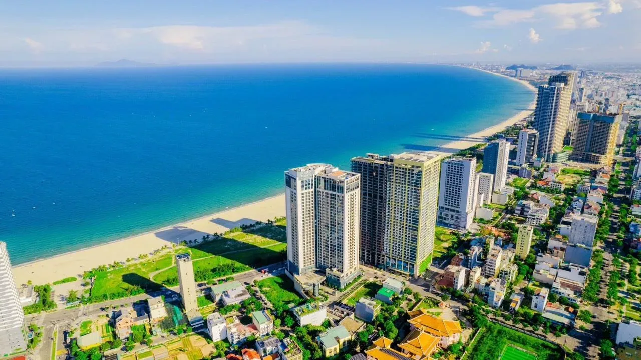 Toàn cảnh các tòa chung cư cao tầng ven biển Đà Nẵng nhìn từ trên cao