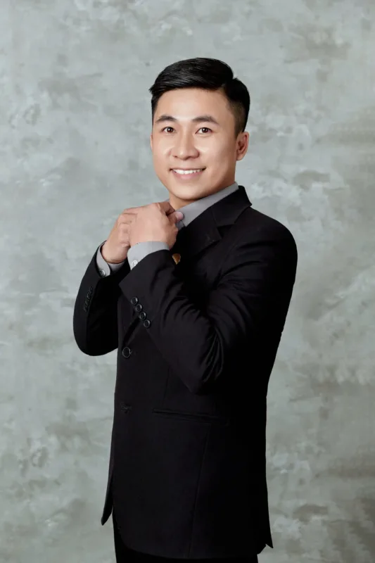 Chân dung Hoàng Nhất