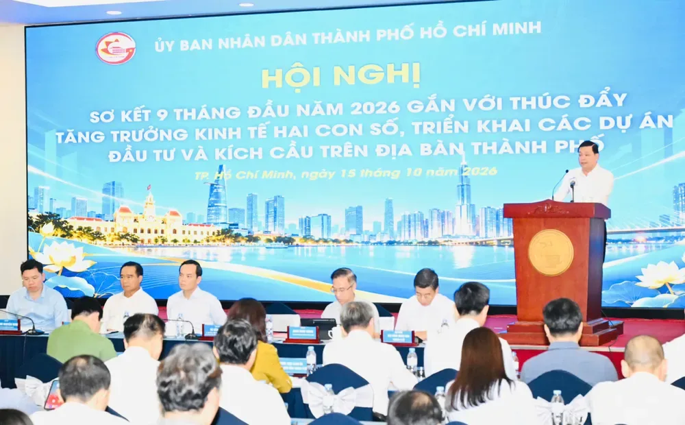 Lãnh đạo phát biểu tại hội nghị sơ kết 9 tháng đầu năm 2026 của UBND TP.HCM