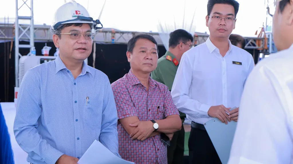 Lãnh đạo tỉnh Tây Ninh và cán bộ kiểm tra công trường chuẩn bị lễ động thổ cao tốc Gò Dầu - Xa Mát