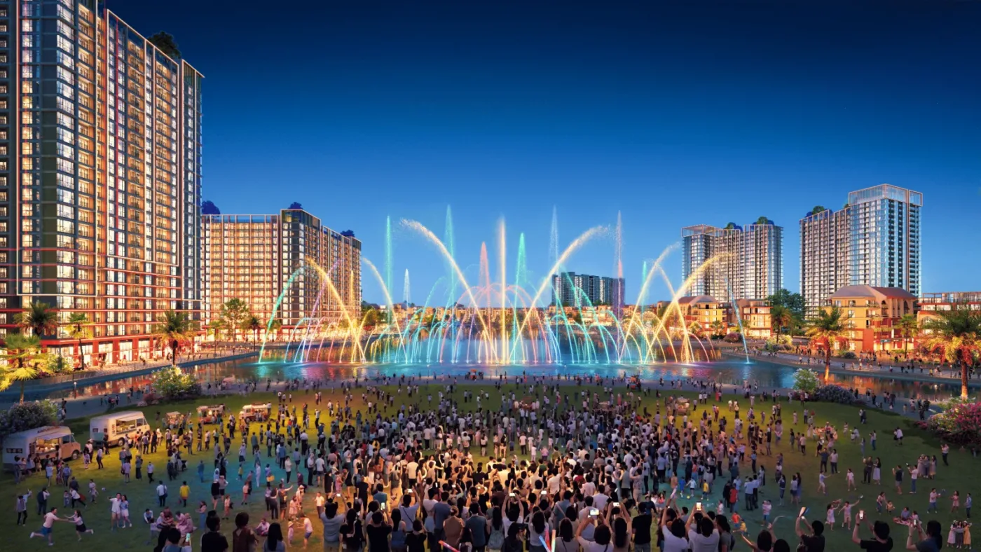 Phối cảnh hồ sân khấu nước Festival Island với đông du khách xem nhạc nước, nhà cao tầng hai bên
