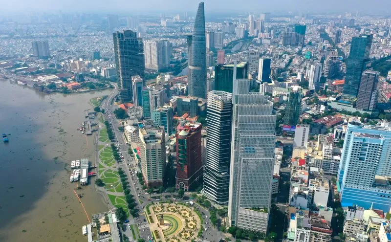 Toàn cảnh các tòa nhà cao tầng và căn hộ ven sông Sài Gòn tại TP.HCM nhìn từ trên cao