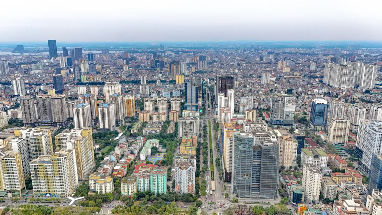 Toàn cảnh khu đô thị với nhiều chung cư cao tầng nhìn từ trên cao, minh hoạ thị trường nhà ở chịu áp lực lãi suất vay mua nhà