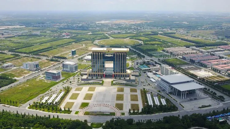 Toàn cảnh khu vực thành phố mới Bình Dương nhìn từ trên cao với tòa nhà hành chính và các khu đô thị xung quanh