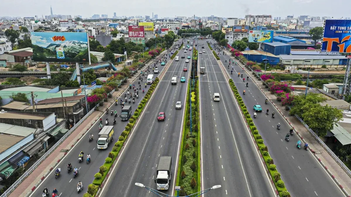 Toàn cảnh trục đường Trường Chinh – Cộng Hòa nhìn từ trên cao, xe cộ lưu thông hai chiều