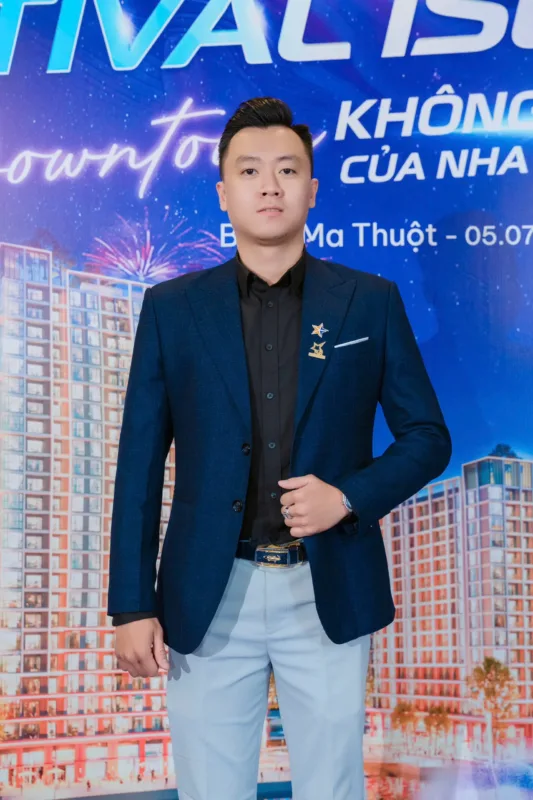 Chân dung Từ Tấn Lộc